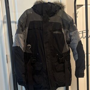 The North Face Men's Black and Gray Ski Snowboard Jacket with Faux-Fur Hood